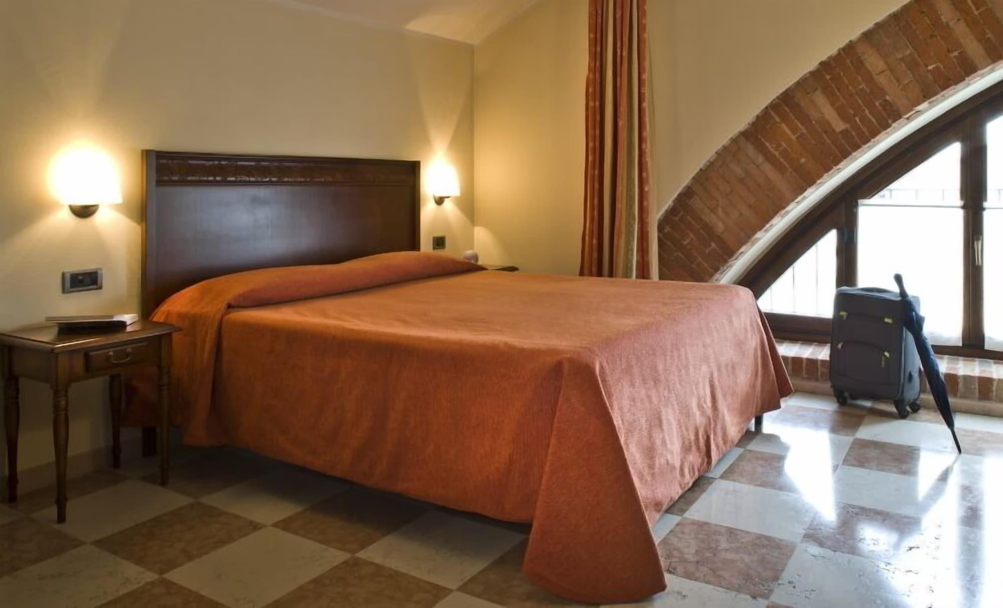 Albergo La Corte Albertina ブラ エクステリア 写真