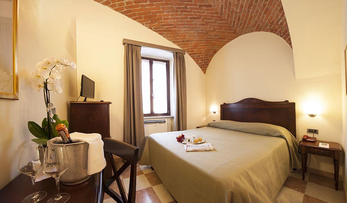 Albergo La Corte Albertina ブラ エクステリア 写真
