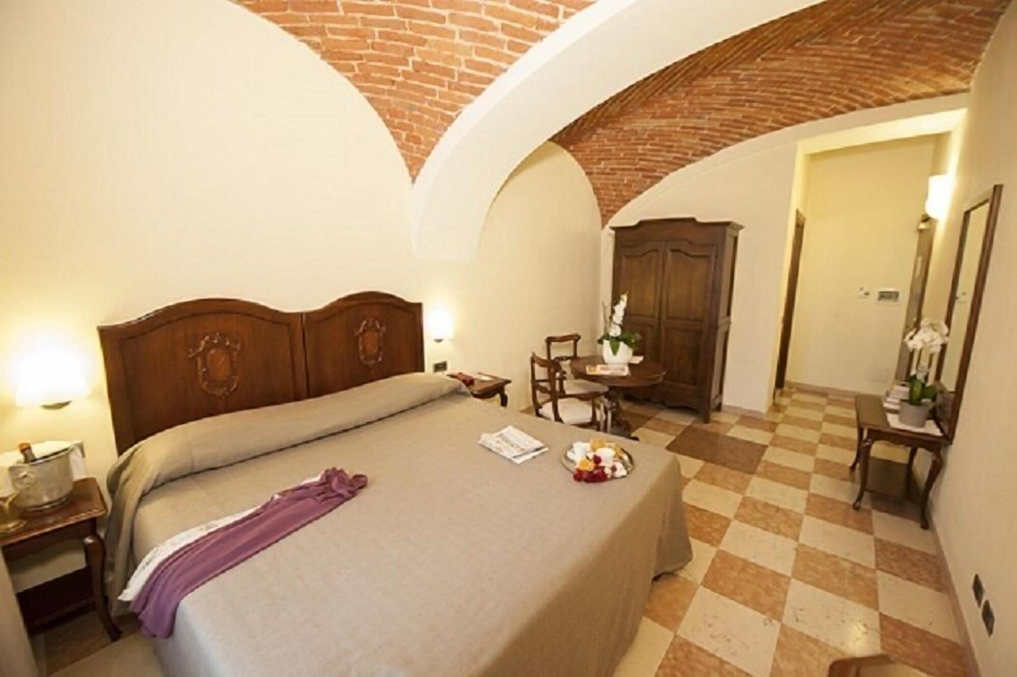 Albergo La Corte Albertina ブラ エクステリア 写真