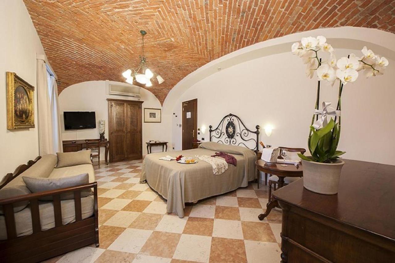 Albergo La Corte Albertina ブラ エクステリア 写真