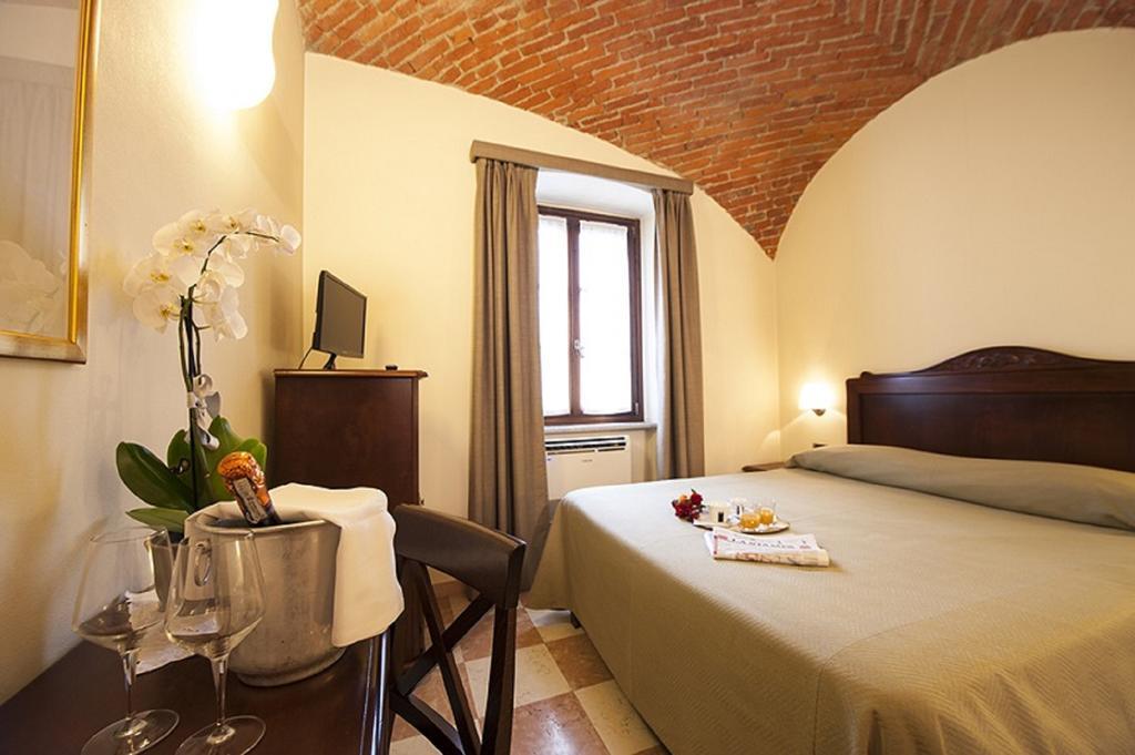 Albergo La Corte Albertina ブラ エクステリア 写真