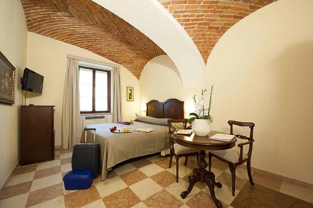 Albergo La Corte Albertina ブラ エクステリア 写真