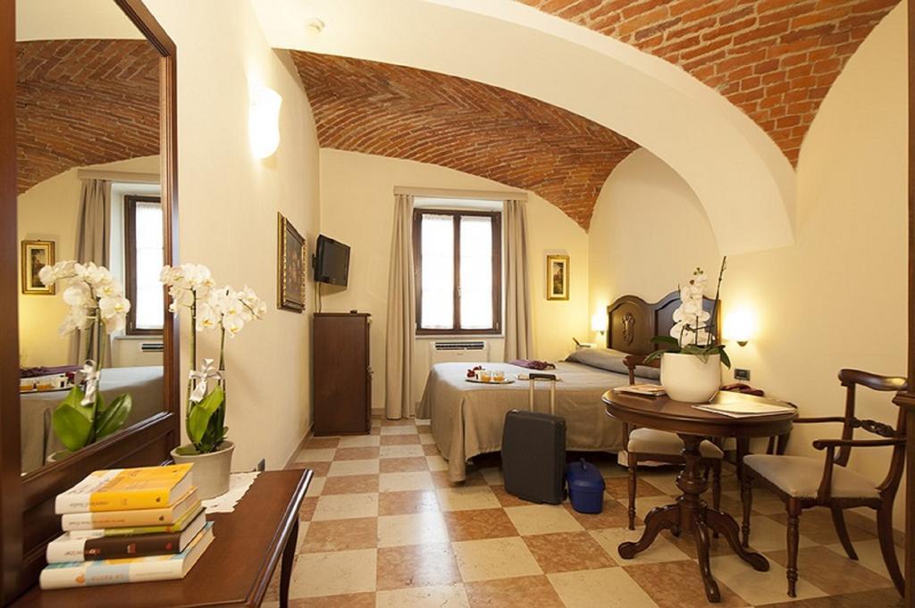 Albergo La Corte Albertina ブラ エクステリア 写真